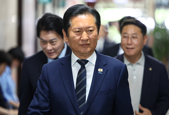 최고위 회의 참석하는 정청래 대표