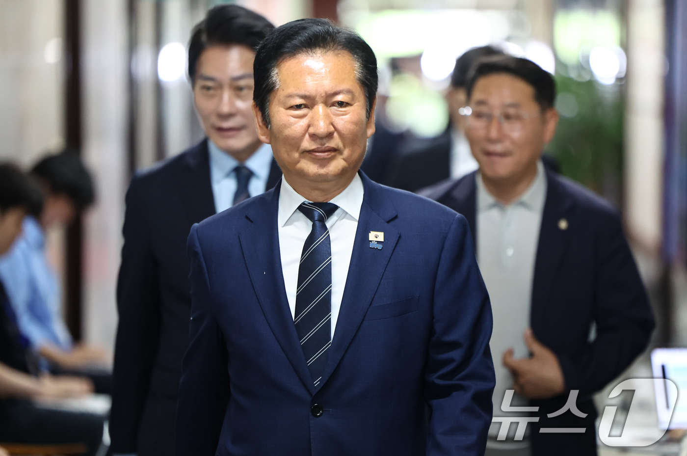 (서울=뉴스1) 김도우 기자 = 정청래 더불어민주당 대표가 8일 서울 여의도 국회에서 열린 비공개 최고위원회의에 참석하고 있다. 2026.6.8/뉴스1