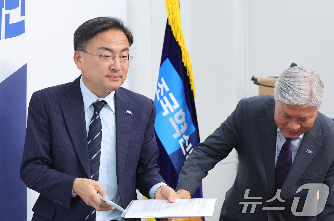 (서울=뉴스1) 신웅수 기자 = 신장식 조국혁신당 대표 권한대행이 8일 서울 여의도 국회에서 열린 최고위원회의에 참석하고 있다. 2026.6.8/뉴스1