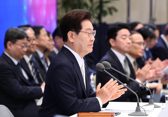 박수 치는 이재명 대통령