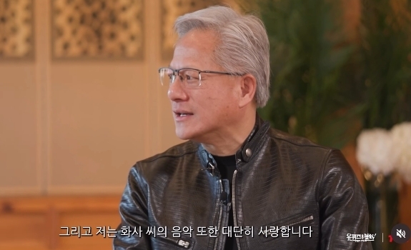 젠슨 황, 화사 향한 깜짝 '팬심' 고백…"So Cute, 그녀 음악 사랑한다"