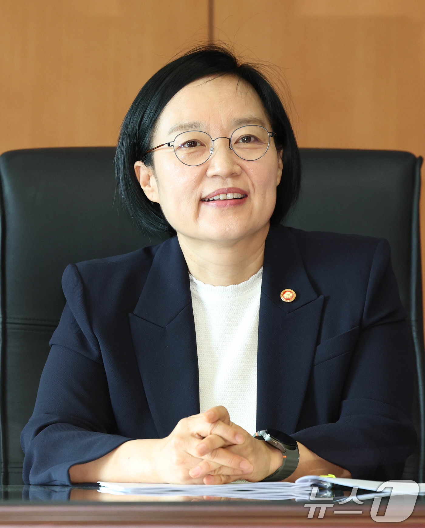 (서울=뉴스1) 안은나 기자 = 한성숙 국무총리 후보자가 8일 오전 서울 종로구 금융감독원 연수원에 마련된 인사청문회 준비사무실에서 자료를 검토하고 있다.  (공동취재) 2026. …