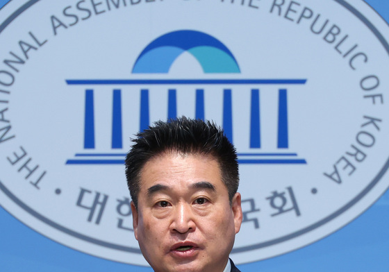 민주당 복당 기자회견하는 최혁진