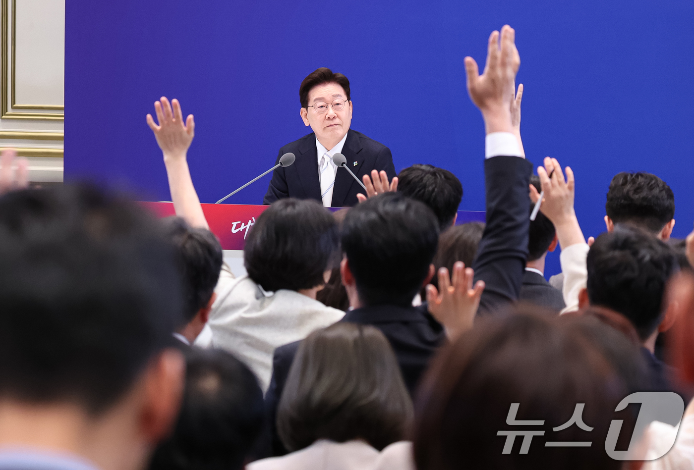 (서울=뉴스1) 허경 기자 = 이재명 대통령이 8일 청와대 영빈관에서 열린 취임 1주년 기자회견에서 기자들의 질문을 받고 있다. 2026.6.8/뉴스1
