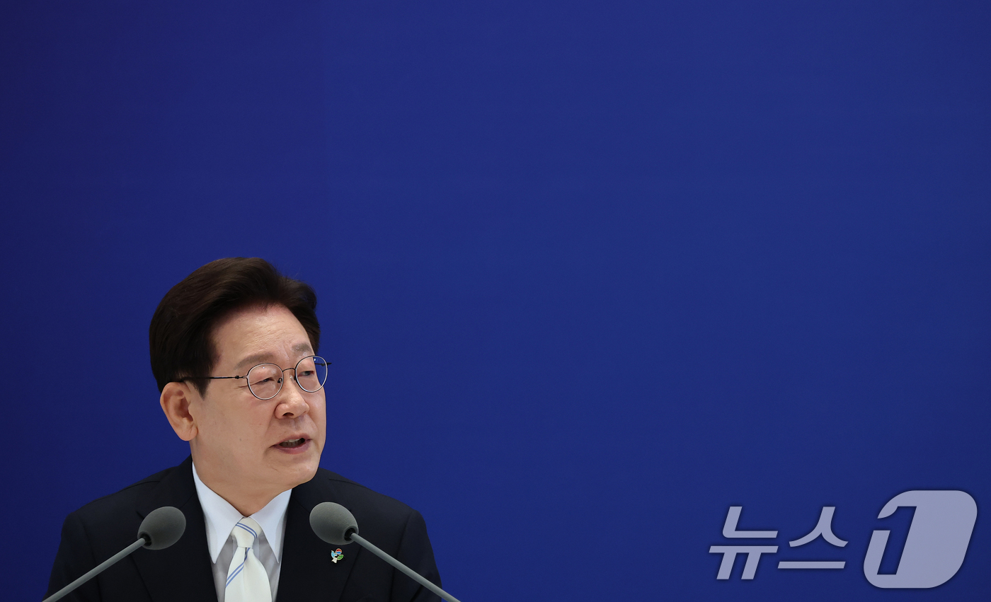 (서울=뉴스1) 허경 기자 = 이재명 대통령이 8일 청와대 영빈관에서 열린 취임 1주년 기자회견에서 발언하고 있다. 2026.6.8/뉴스1