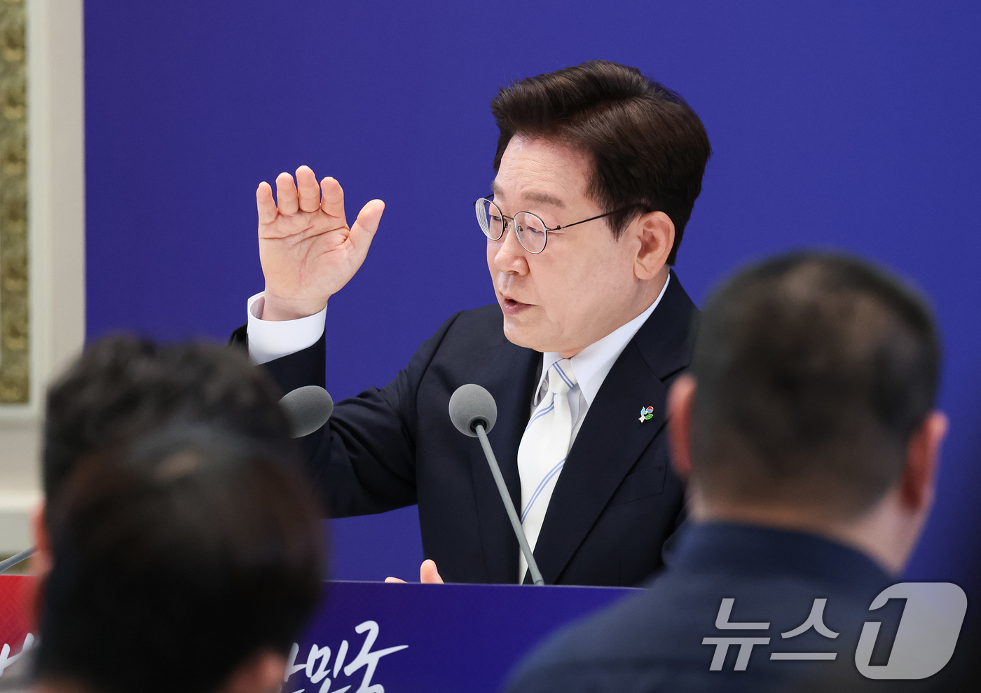 (서울=뉴스1) 허경 기자 = 이재명 대통령이 8일 청와대 영빈관에서 열린 취임 1주년 기자회견에서 취재진 질문에 답변하고 있다. 2026.6.8/뉴스1