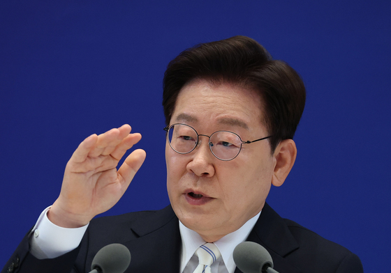 이재명 대통령, 취재진 질문에 답변