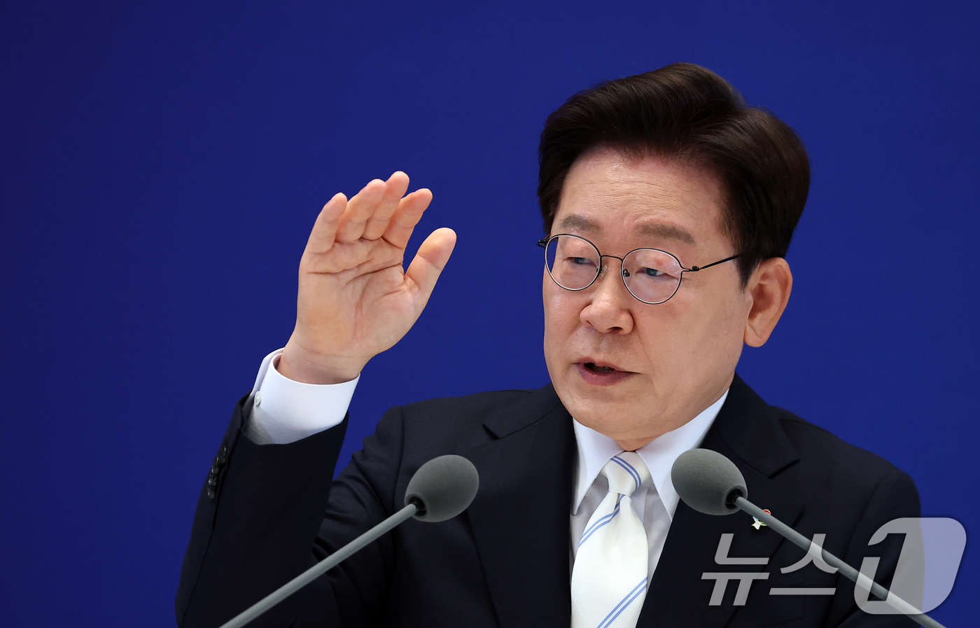 (서울=뉴스1) 허경 기자 = 이재명 대통령이 8일 청와대 영빈관에서 열린 취임 1주년 기자회견에서 취재진 질문에 답변하고 있다. 2026.6.8/뉴스1