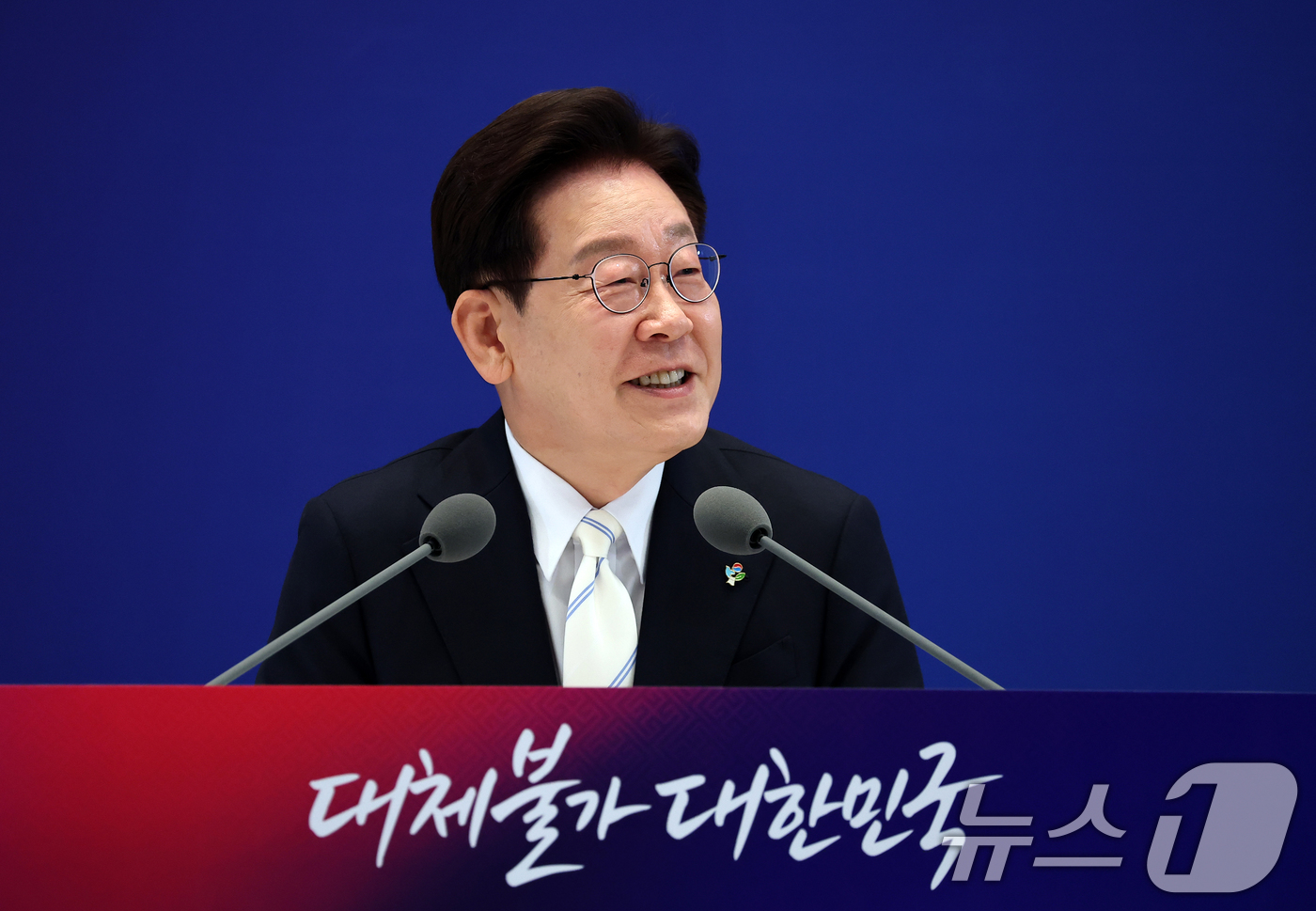 (서울=뉴스1) 허경 기자 = 이재명 대통령이 8일 청와대 영빈관에서 열린 취임 1주년 기자회견에서 취재진 질문에 답변하고 있다. 2026.6.8/뉴스1