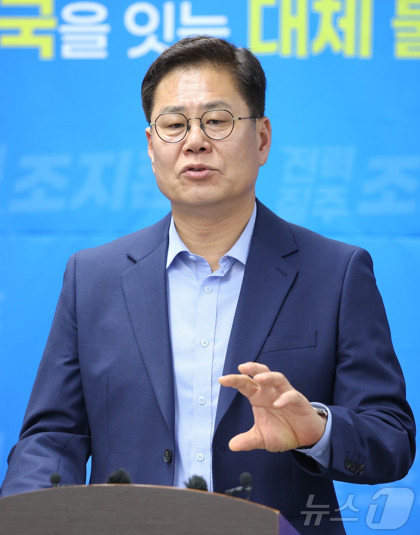 (전주=뉴스1) 유경석 기자 = 조지훈 전주시장 당선인이 8인 전북 전주시 전주시청에서 기자회견을 열고 질의에 답변을 하고 있다. 2026.6.8/뉴스1