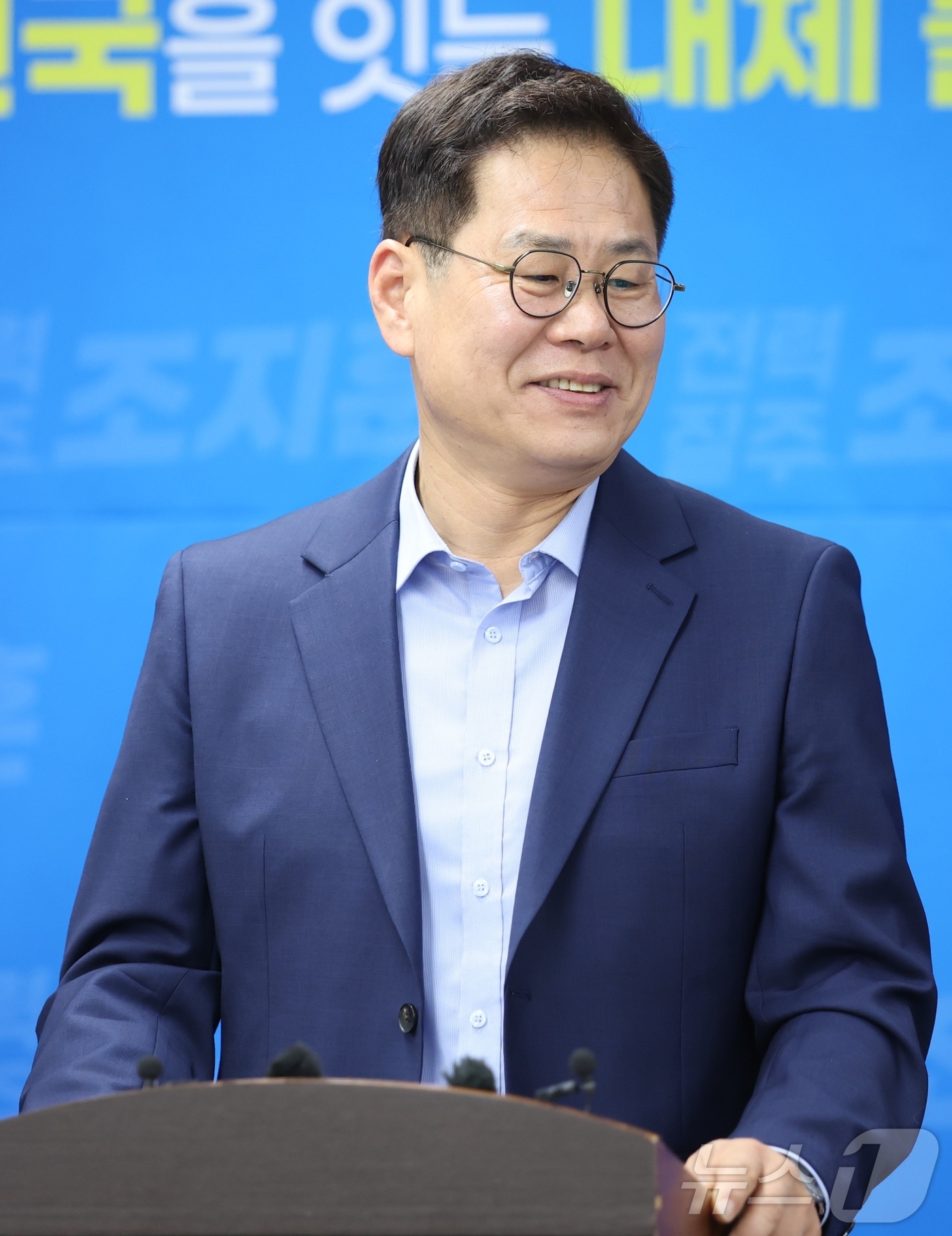 (전주=뉴스1) 유경석 기자 = 조지훈 전주시장 당선인이 8인 전북 전주시 전주시청에서 기자회견을 열고 질의에 답변을 하고 있다. 2026.6.8/뉴스1