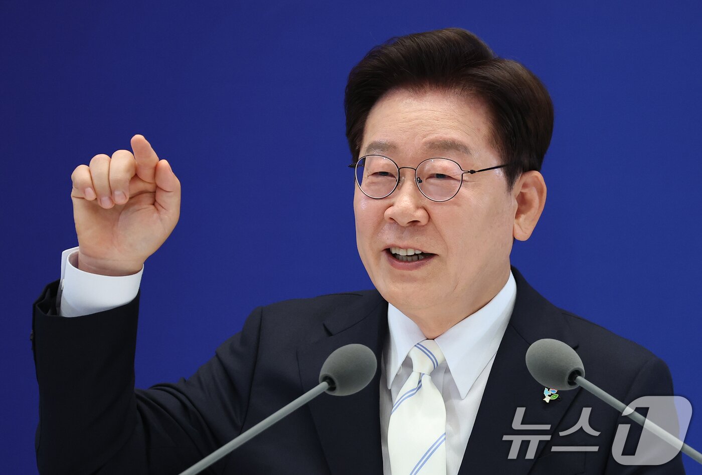 본문 이미지 - 이재명 대통령이 8일 청와대 영빈관에서 열린 취임 1주년 기자회견에서 취재진 질문에 답변하고 있다. 2026.6.8 ⓒ 뉴스1 허경 기자