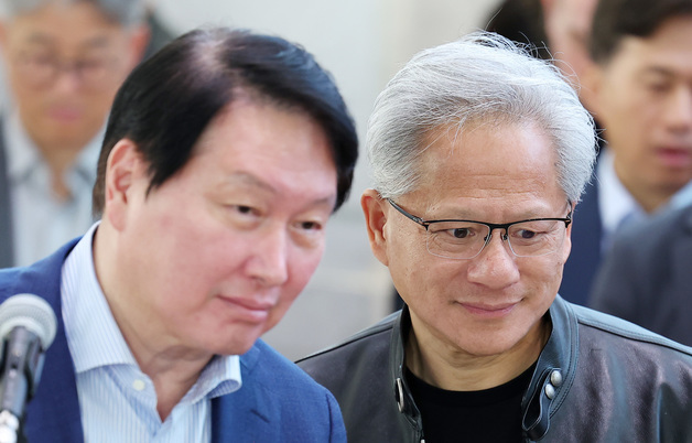 AI로 뭉친 젠슨 황·최태원 회장
