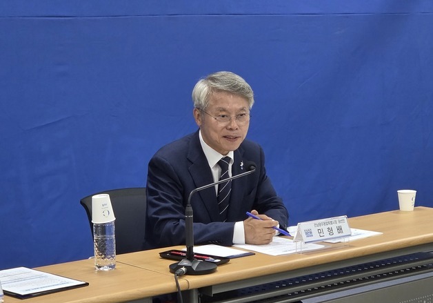 발언하는 민형배