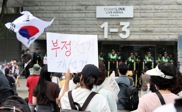 李 진상규명 지시에도…시위 참가자들 "진정성 의심" "확실히 개혁해야"