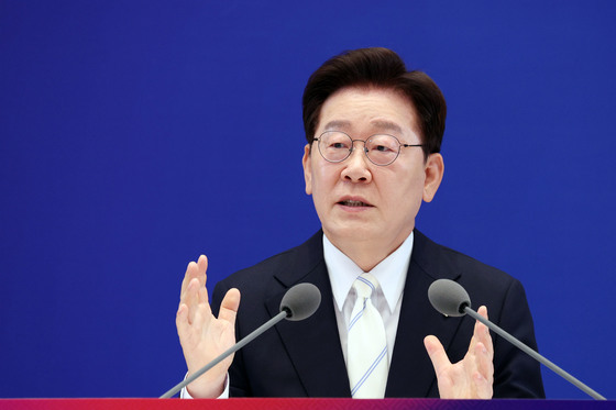 李대통령 "한성숙 총리 후보자, 일만 할 사람으로 뽑아…전력질주에 적격"