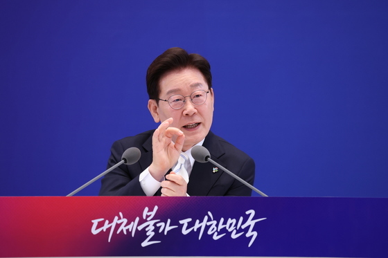 李대통령 "성장 결실, 중소·벤처기업 생태계로 온기 확산"