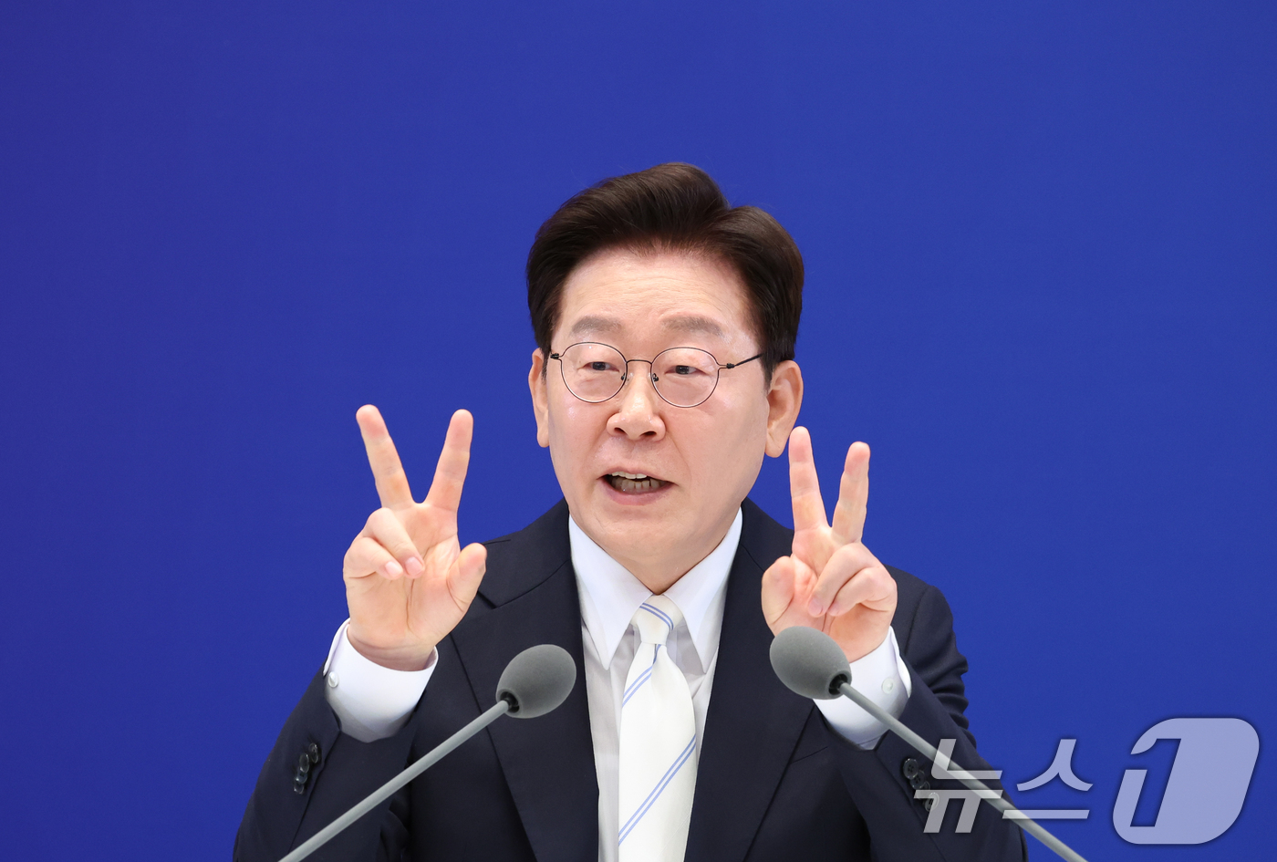 (서울=뉴스1) 허경 기자 = 이재명 대통령이 8일 청와대 영빈관에서 열린 취임 1주년 기자회견에서 취재진 질문에 답변하고 있다. 2026.6.8/뉴스1