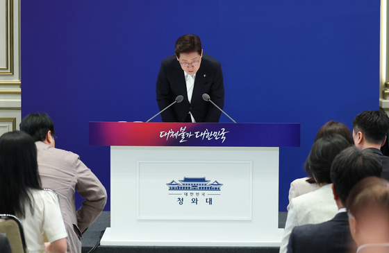 인사하는 이재명 대통령
