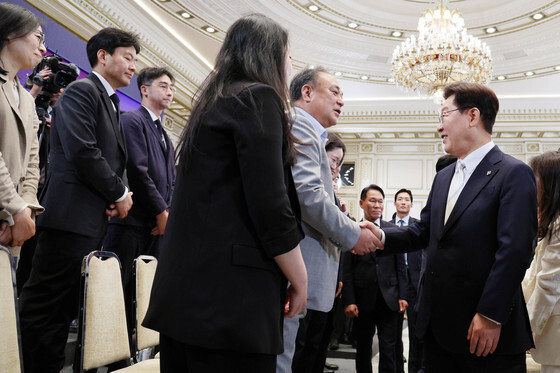 취임 1주년 기자회견 마친 이재명 대통령