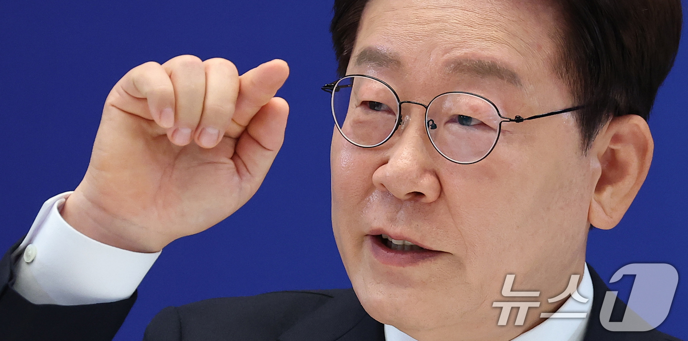 (서울=뉴스1) 허경 기자 = 이재명 대통령이 8일 청와대 영빈관에서 열린 취임 1주년 기자회견에서 발언하고 있다. 2026.6.8/뉴스1