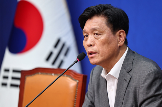 與 새 당대표 뽑는 전당대회 '8월17일'…"가장 이른 시일 공감대"