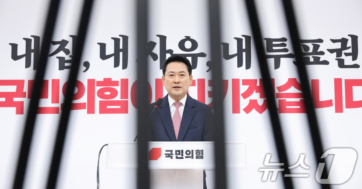 (서울=뉴스1) 신웅수 기자 = 장동혁 국민의힘 대표가 8일 서울 여의도 국회에서 이재명 대통령 취임 1주년 기자회견에 대한 입장을 밝히고 있다. 2026.6.8/뉴스1