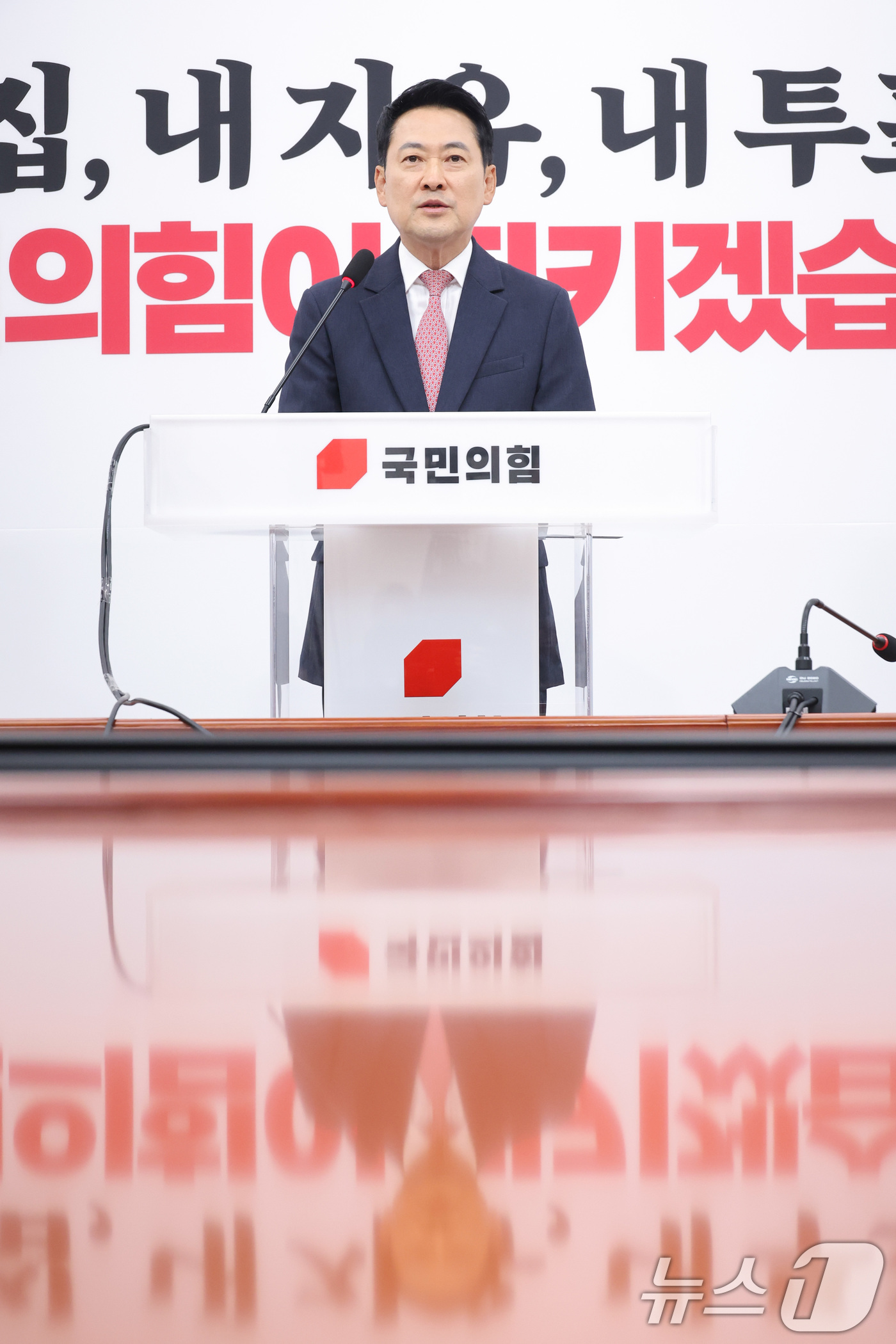 (서울=뉴스1) 신웅수 기자 = 장동혁 국민의힘 대표가 8일 서울 여의도 국회에서 이재명 대통령 취임 1주년 기자회견에 대한 입장을 밝히고 있다. 2026.6.8/뉴스1