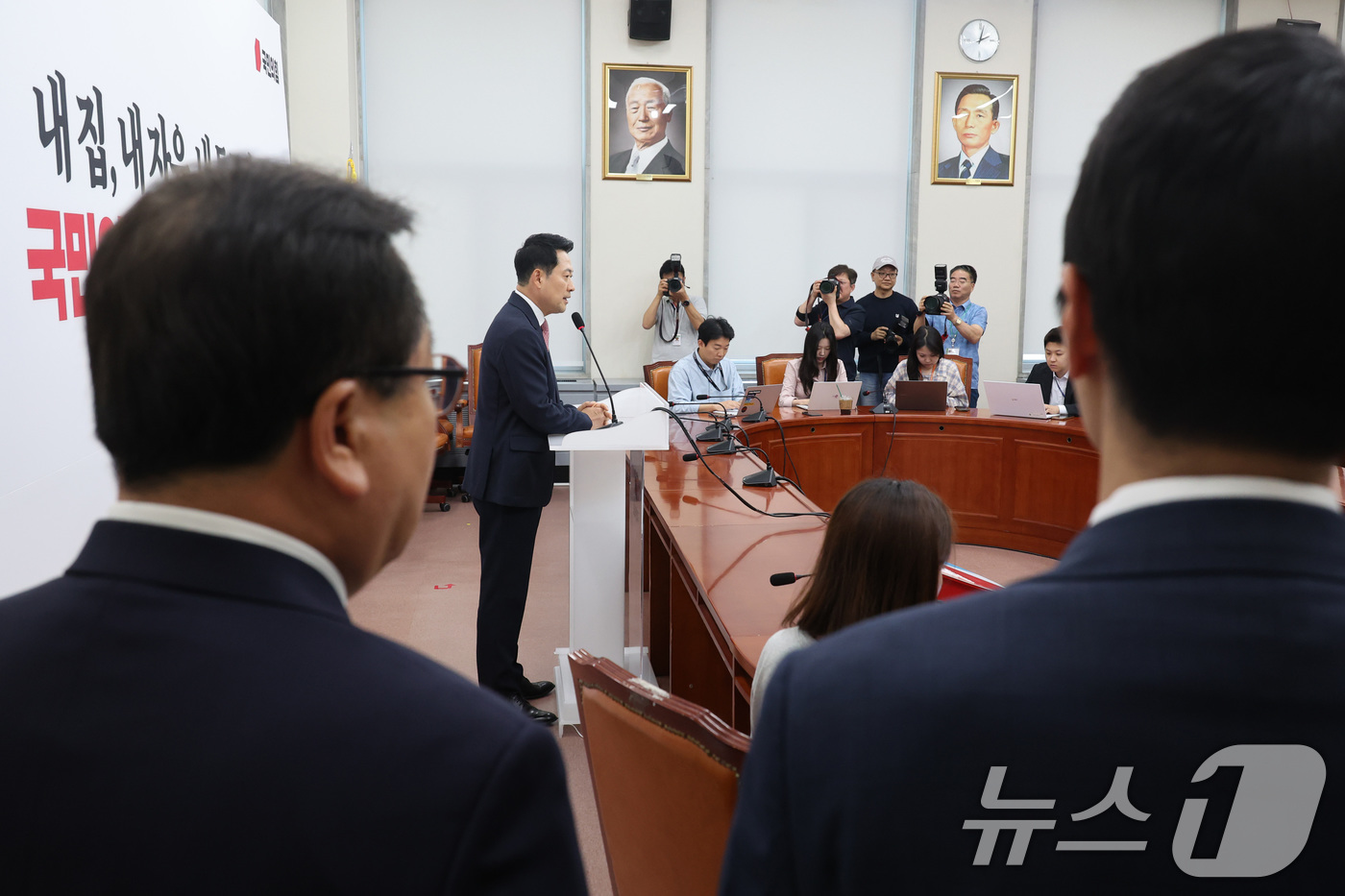 (서울=뉴스1) 신웅수 기자 = 장동혁 국민의힘 대표가 8일 서울 여의도 국회에서 이재명 대통령 취임 1주년 기자회견에 대한 입장을 밝히고 있다. 2026.6.8/뉴스1