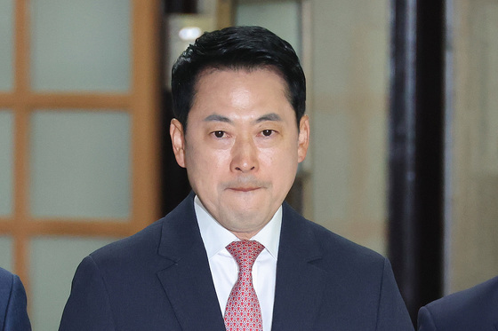기자회견 향하는 장동혁 대표