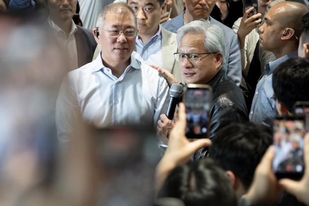 모베드 시연 본 뒤 소감 말하는 젠슨 황 CEO