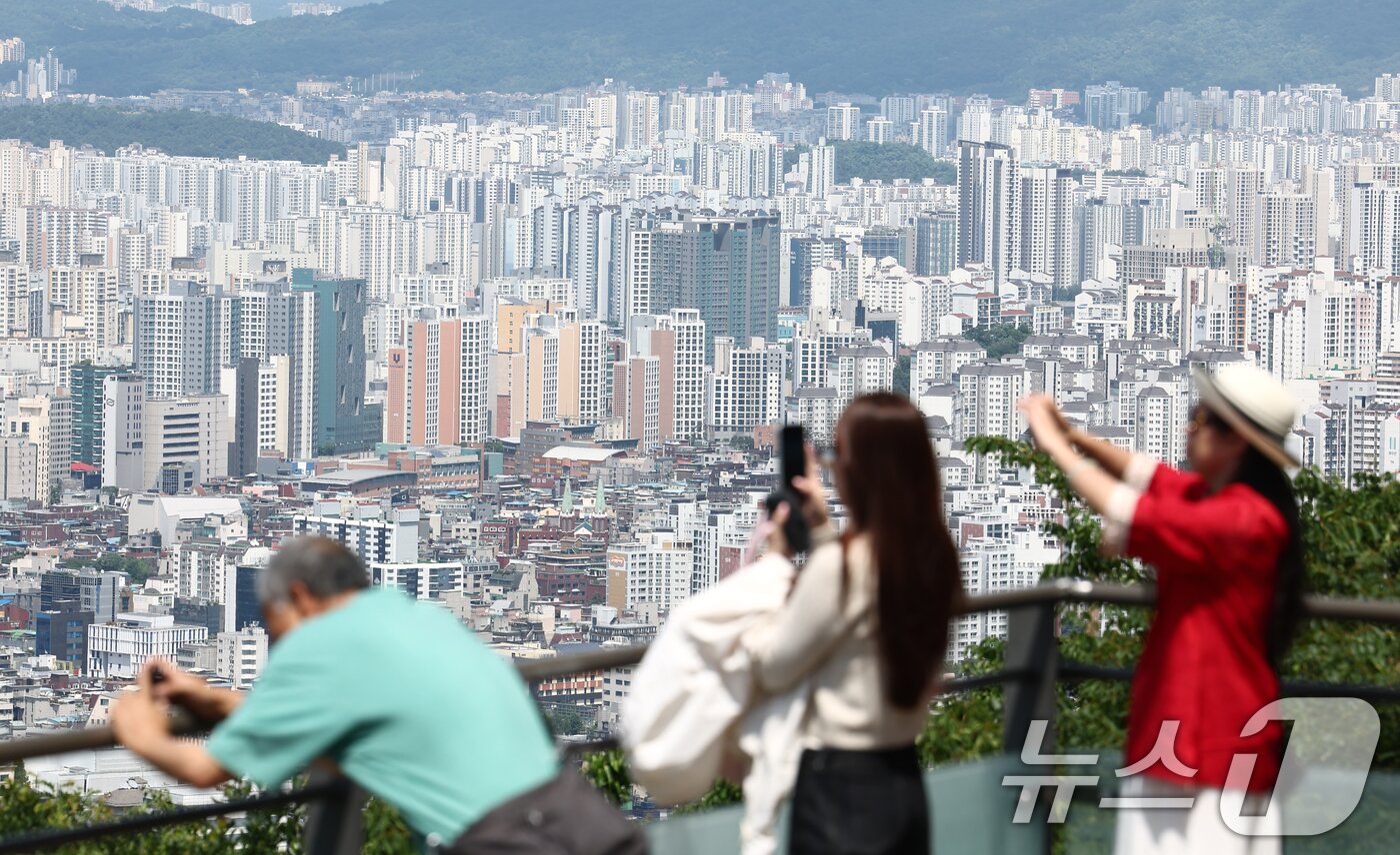 본문 이미지 - 사진은 이날 오후 남산에서 바라본 서울 시내 아파트 모습. 2026.6.8 ⓒ 뉴스1 김민지 기자