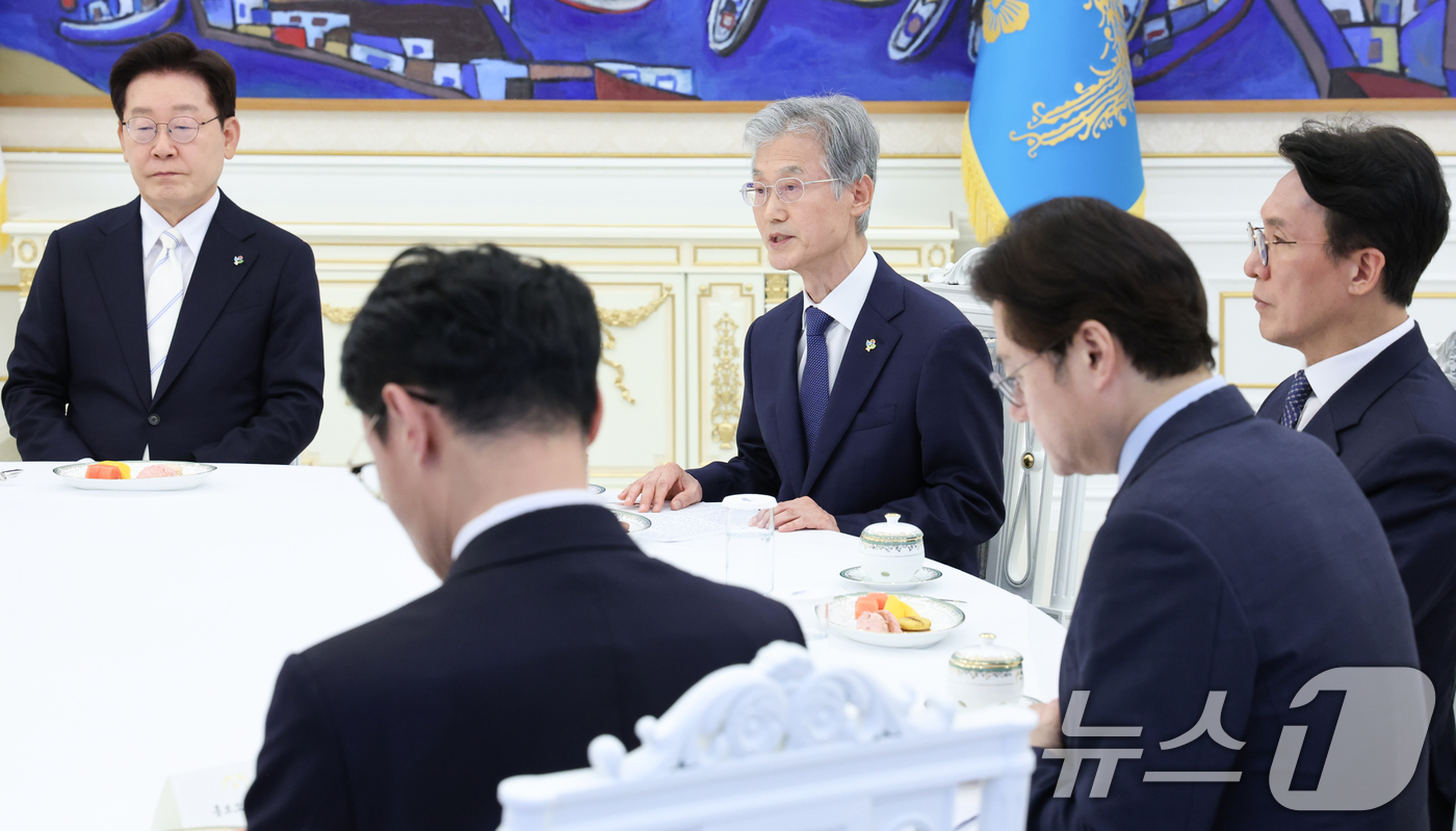 (서울=뉴스1) 이재명 기자 = 조희대 대법원장이 8일 청와대에서 열린 4부 요인 회동에서 발언하고 있다. 2026.6.8/뉴스1