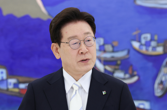 李대통령, 4부 요인과 긴급 회동…靑 "선거관리 대개혁방안 마련"(종합)