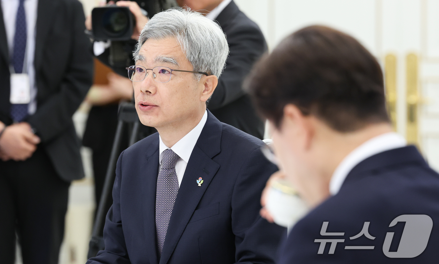 (서울=뉴스1) 허경 기자 = 김상환 헌법재판소장이 8일 청와대에서 열린 4부 요인 회동에서 발언하고 있다. 2026.6.8/뉴스1