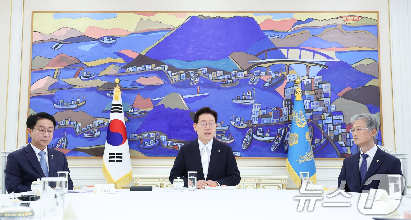 본문 이미지 - 이재명 대통령이 8일 청와대에서 열린 4부 요인 회동에서 발언하고 있다. 2026.6.8 ⓒ 뉴스1 이재명 기자