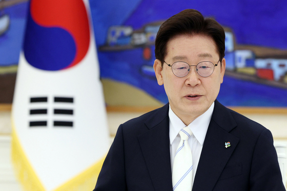 李대통령 "투표용지 부족, 입 열 개라도 할 말 없는 심각한 문제"