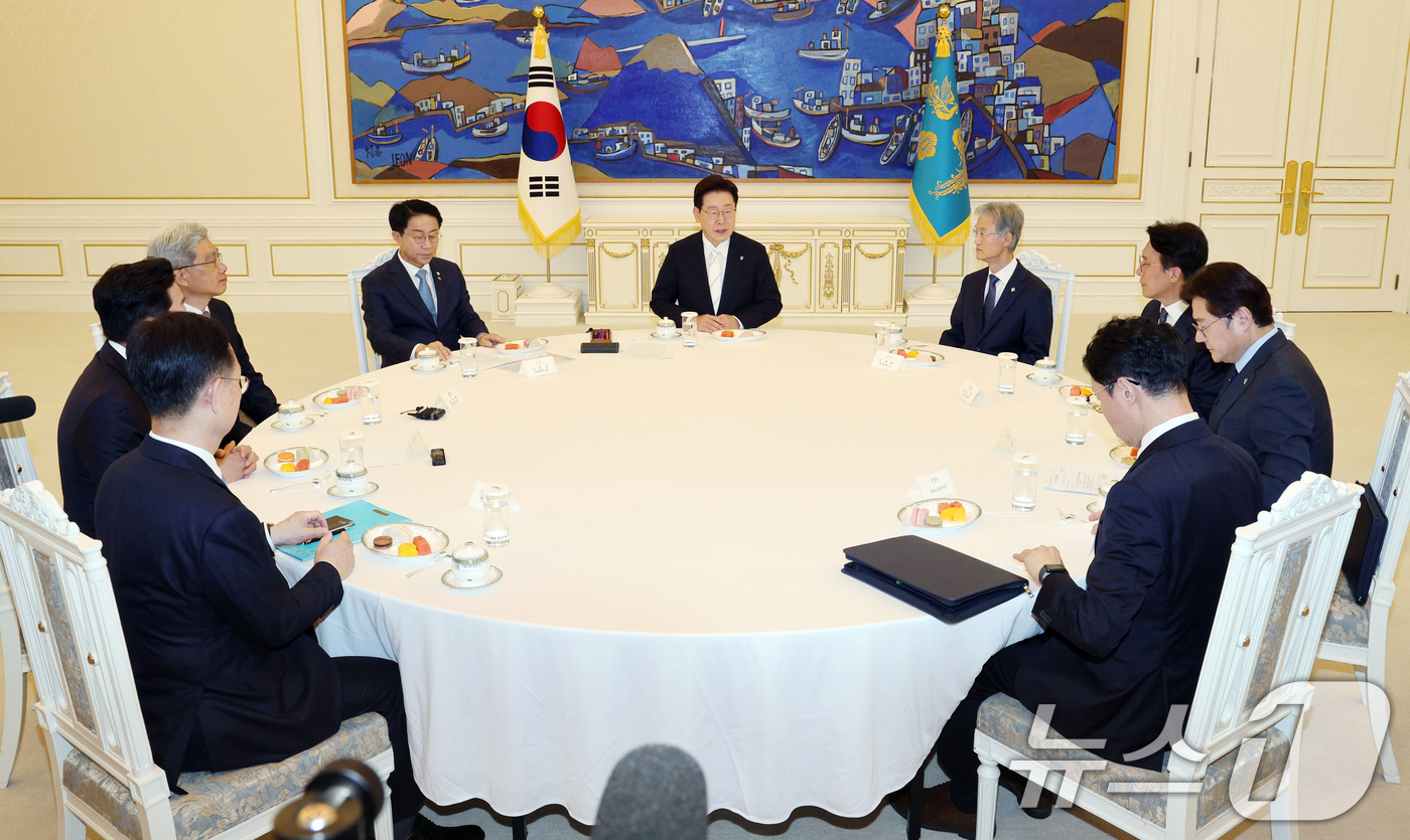 (서울=뉴스1) 이재명 기자 = 이재명 대통령이 8일 청와대에서 열린 4부 요인 회동에서 발언하고 있다. 2026.6.8/뉴스1