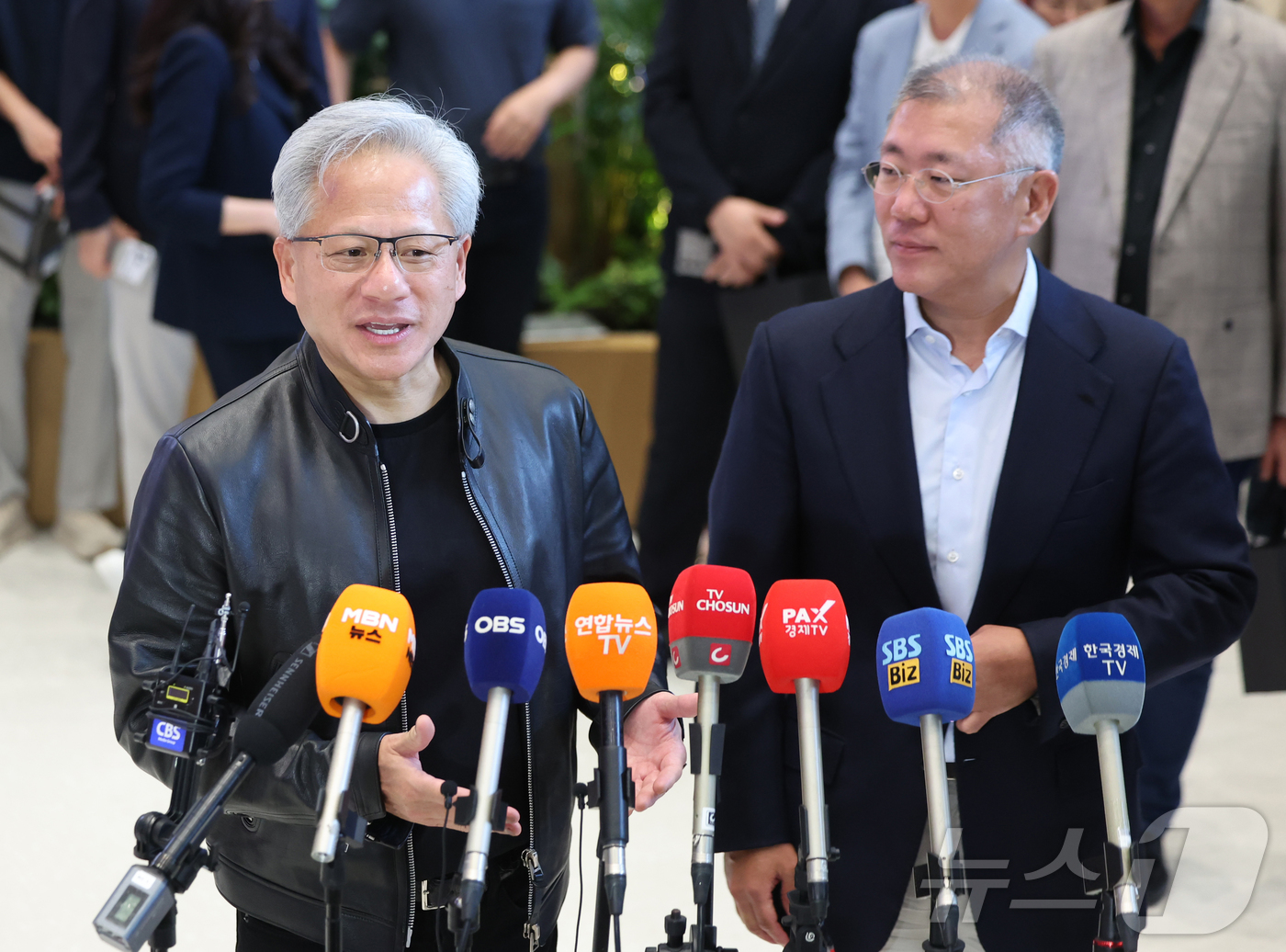 (서울=뉴스1) 김진환 기자 = 젠슨 황 엔비디아 최고경영자(CEO)가 8일 서울 서초구 현대자동차그룹 양재 사옥에서 열린 엔비디아-현대차 협력 관련 언론브리핑에서 발언하고 있다. …