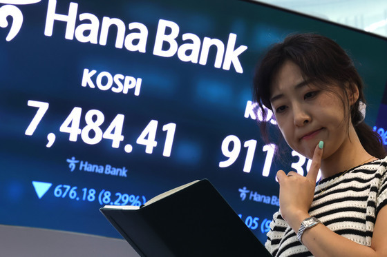 '검은 월요일' 코스피 8.3% 급락 마감