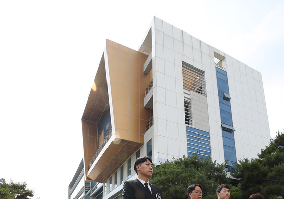 6·3 지방선거 후폭풍 '민주주의 장례식'