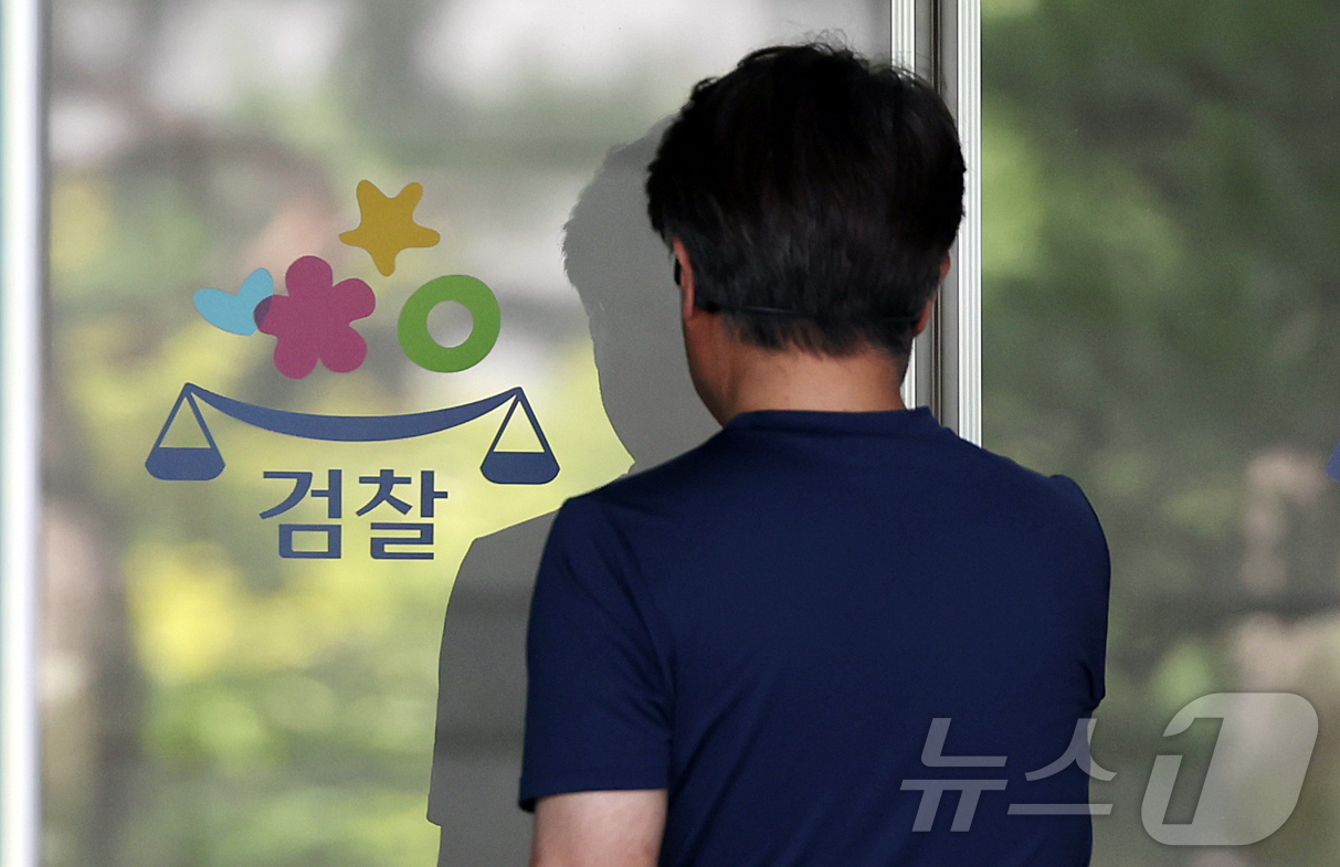 (서울=뉴스1) 김진환 기자 = 검찰과 경찰이 6·3 지방선거 당시 발생한 투표용지 부족 사태를 수사하기 위해 합동수사본부를 구성한다.앞서 이재명 대통령은 국민 참정권을 훼손한 중 …