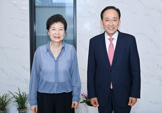 투표용지 부족 사태에 박근혜 "선관위 개혁해야"