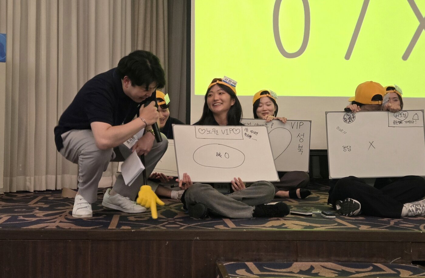 본문 이미지 - VIP동물의료센터 수련의 15명이 수의학 지식을 겨루는 '도전 골든벨' 무대에 올랐다. ⓒ 뉴스1
