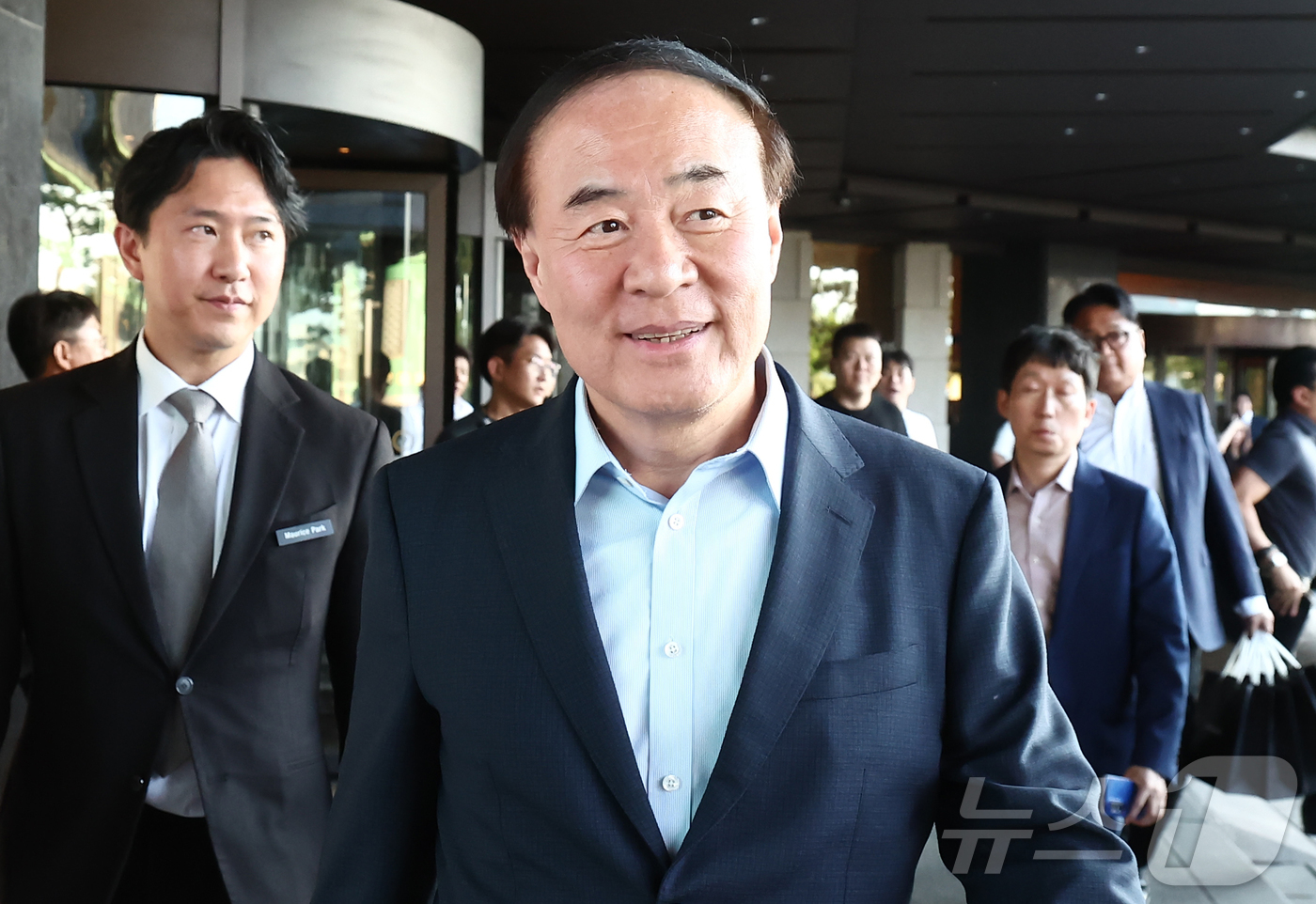 (서울=뉴스1) 김민지 기자 = 전영현 삼성전자 대표이사 겸 디바이스솔루션(DS) 부문장(부회장)이 8일 서울 중구 신라호텔에서 젠슨 황 엔비디아 최고경영자(CEO)와 면담을 하기 …