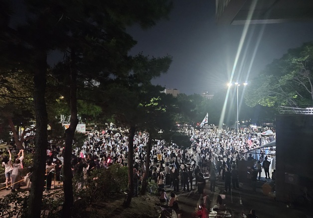 닷새째 향하는 '잠실 개표소 시위'…퇴근길 청년층 발길 이어져(종합2보)