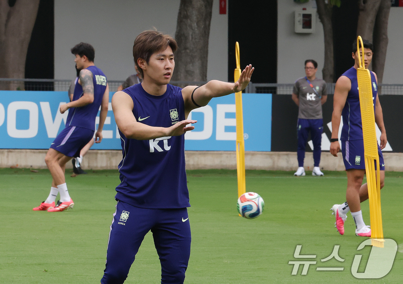 (과달라하라(멕시코)=뉴스1) 임세영 기자 = 2026 북중미 월드컵에 출전하는 대한민국 축구 국가대표팀 이강인이 8일(현지시간) 멕시코 과달라하라 인근 사포판에 위치한 치바스 바 …