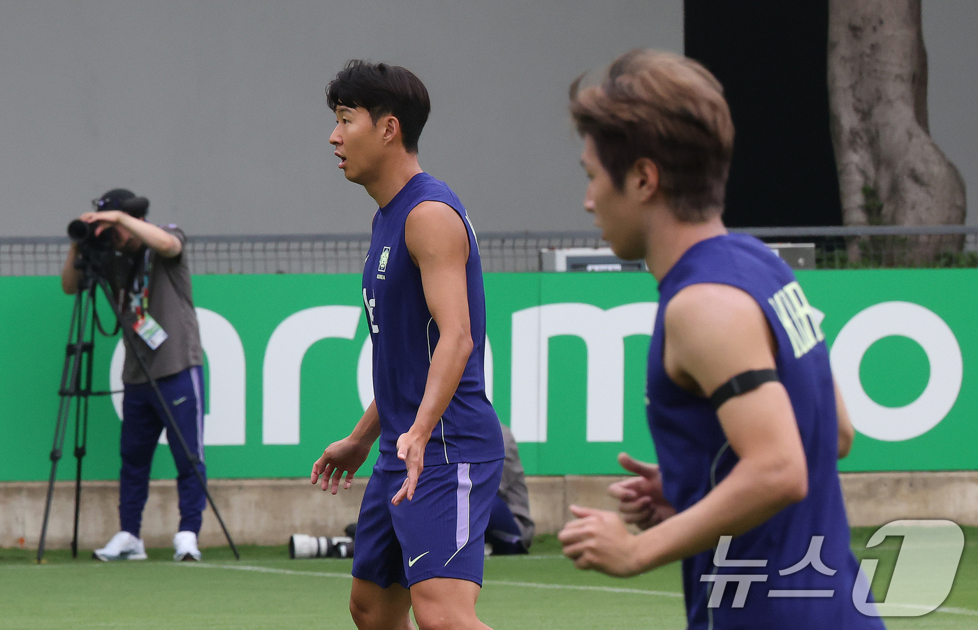 (과달라하라(멕시코)=뉴스1) 임세영 기자 = 2026 북중미 월드컵에 출전하는 대한민국 축구 국가대표팀 손흥민과 이강인이 8일(현지시간) 멕시코 과달라하라 인근 사포판에 위치한 …