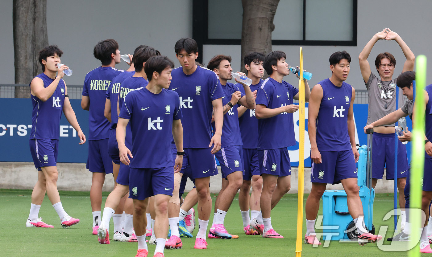 (과달라하라(멕시코)=뉴스1) 임세영 기자 = 2026 북중미 월드컵에 출전하는 대한민국 축구 국가대표팀 선수들이 8일(현지시간) 멕시코 과달라하라 인근 사포판에 위치한 치바스 바 …