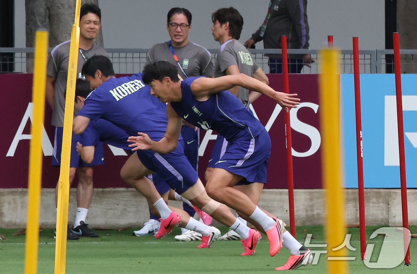 (과달라하라(멕시코)=뉴스1) 임세영 기자 = 2026 북중미 월드컵에 출전하는 대한민국 축구 국가대표팀 손흥민이 8일(현지시간) 멕시코 과달라하라 인근 사포판에 위치한 치바스 바 …